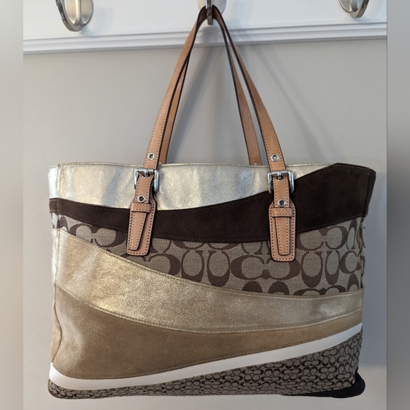 COACH WAVE PATCHWORK SIGNATURE HOBO HANDBAG - Picture 4 of 9